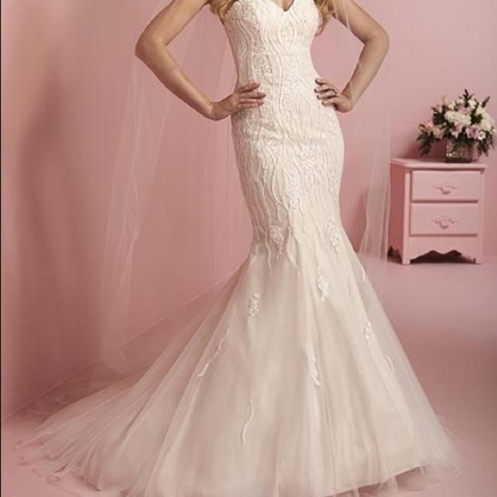 Jacquelin Exclusive Ivory Wedding Dress